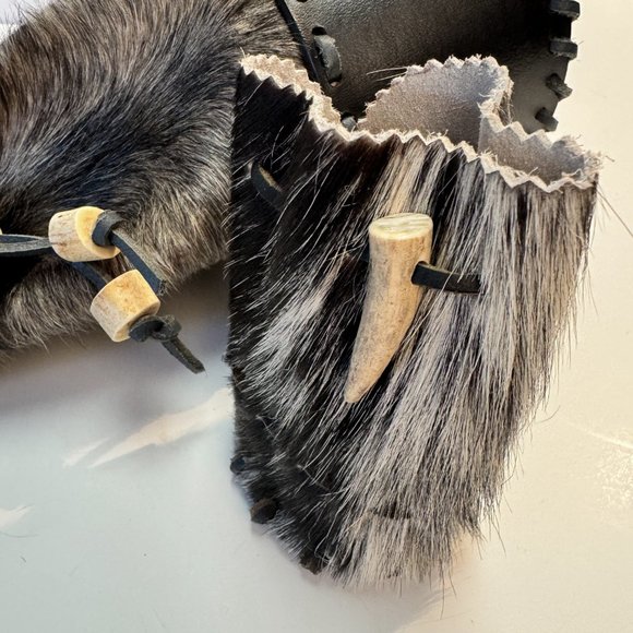 Hand made custom cowhide bucket bag - Picture 7 of 10